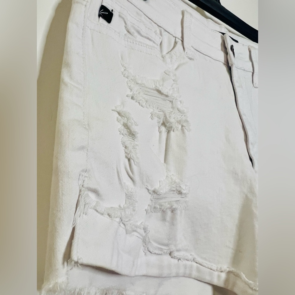 Women's Ripped Mid Rise Stretchy Denim Jeans Shorts.